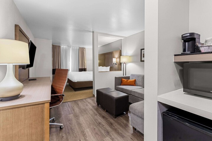 Suite 2 Queen Beds (2 of 26)