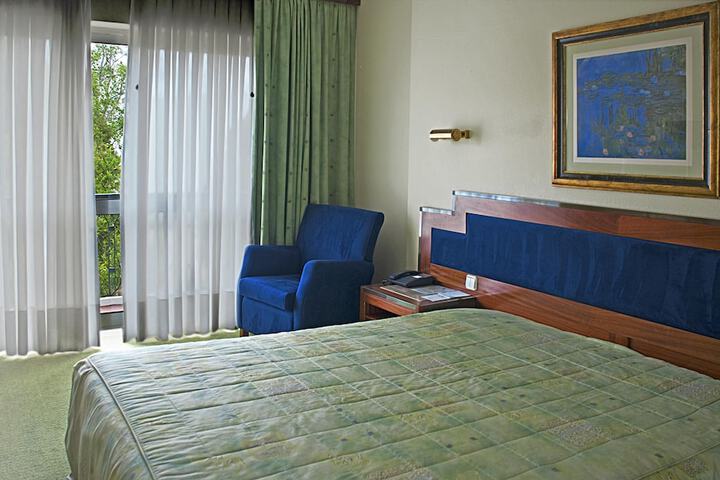 Room 12 of 46