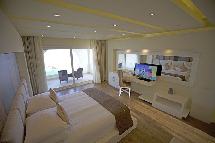 Room 5 of 79