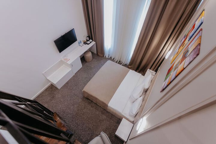 Room 16 of 37