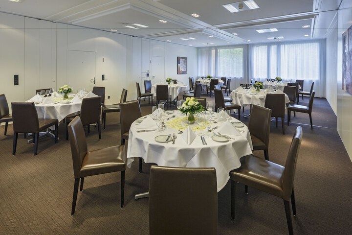 Ballroom/Hall 79 of 96
