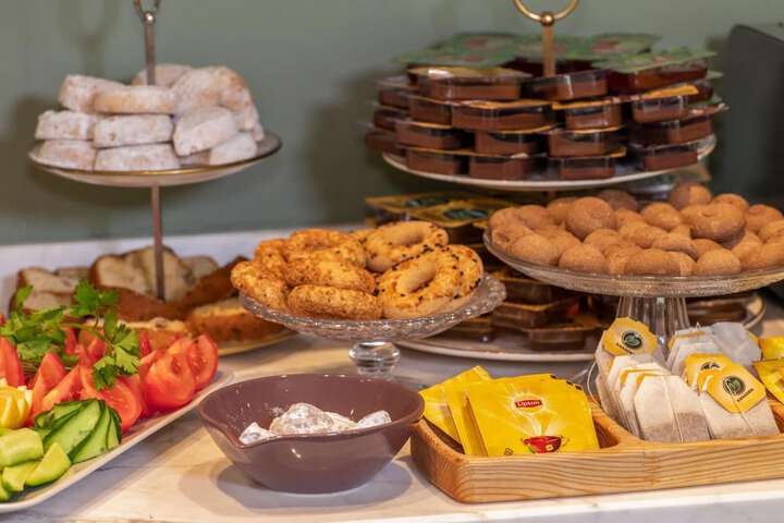 Dining 27 of 47