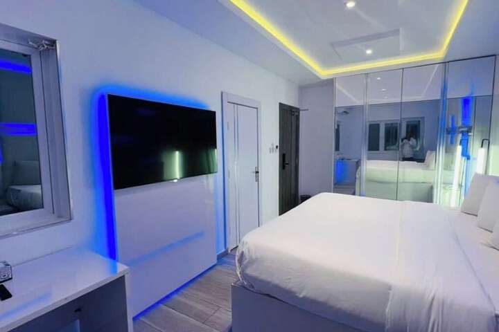 Room 9 of 30