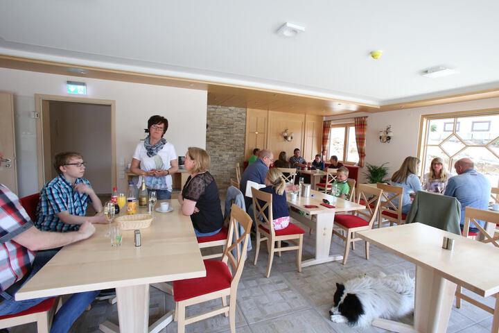 Dining 47 of 60