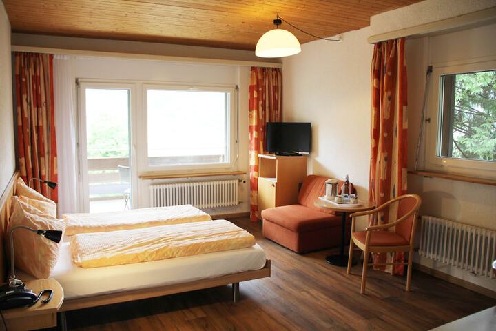 Room 14 of 33