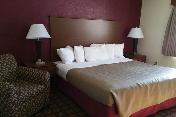 1 King Bed (22 of 25)