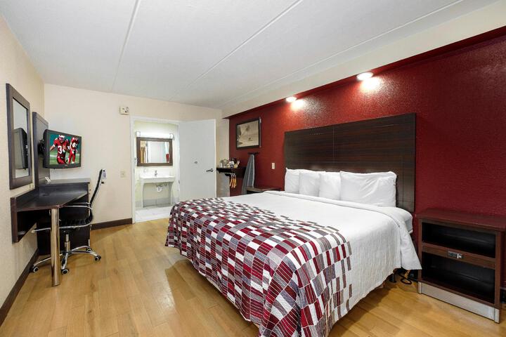 1 King Bed (8 of 21)
