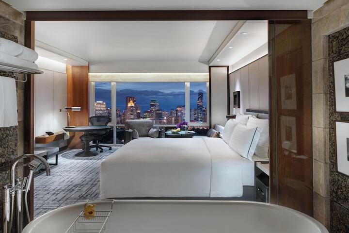 Room 4 of 90