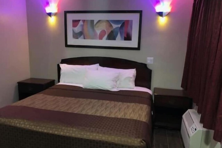 Room 12 of 36
