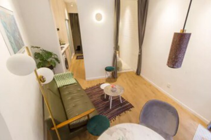 Room 6 of 14