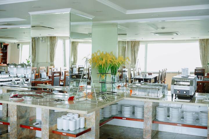 Dining 90 of 119