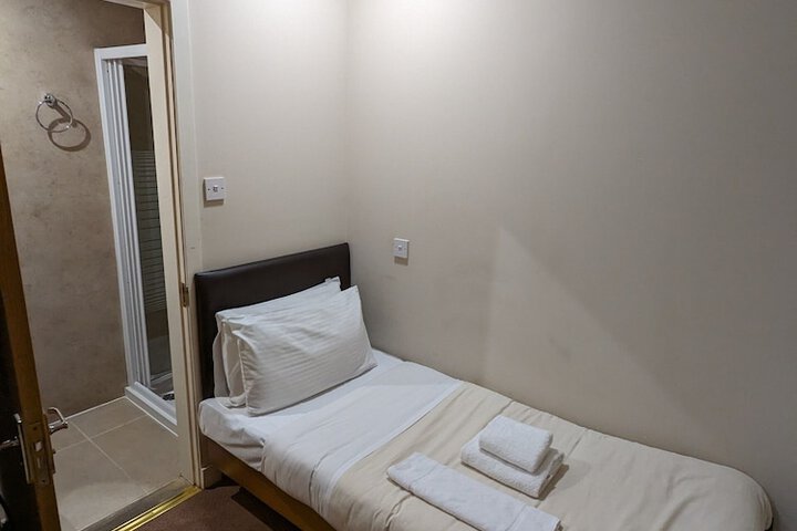 Room 30 of 62