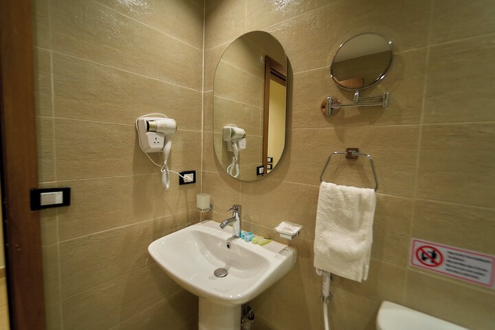 Room 122 of 174