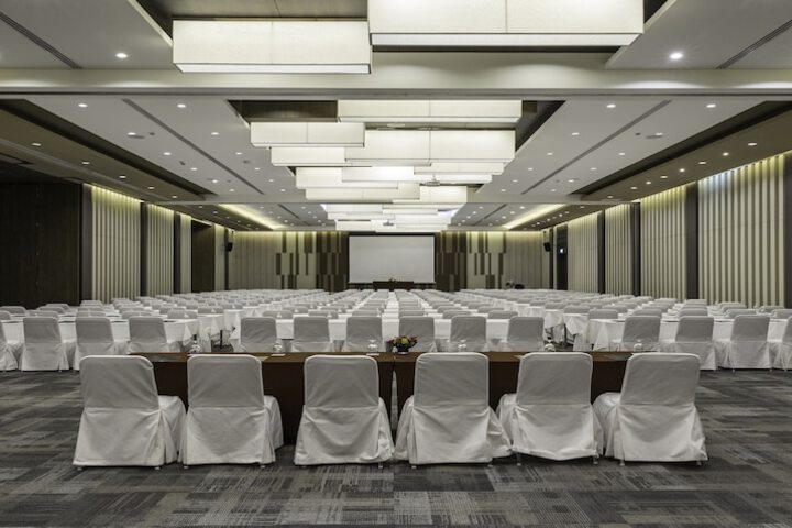 Business Center 27 of 28
