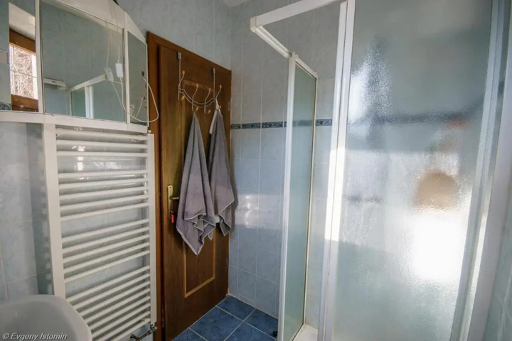 Room 6 of 13