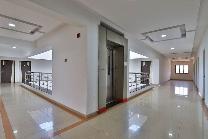 Ballroom/Hall 28 of 47