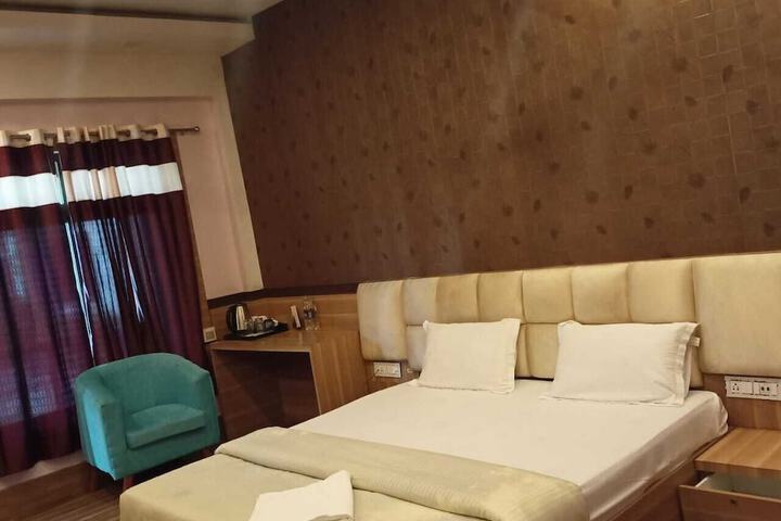 Room 4 of 34
