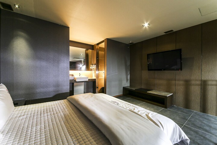 Room 15 of 95