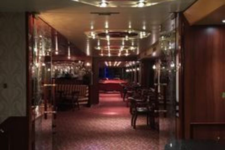 Lounge 26 of 52