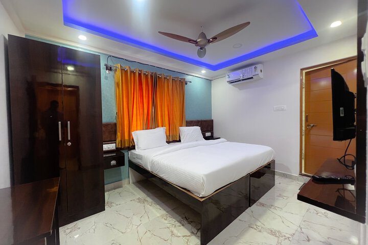Room 13 of 42