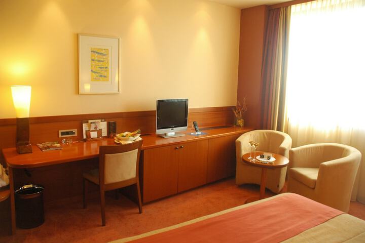 Room 2 of 56