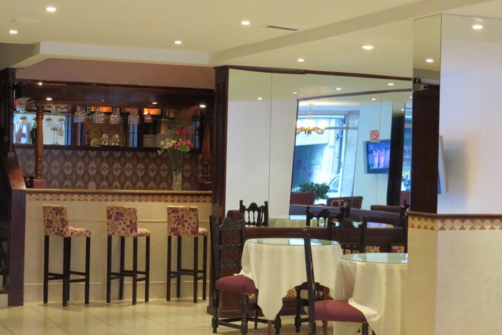 Lounge 18 of 24