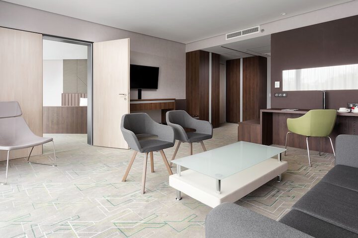 Room 19 of 80
