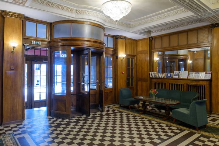 Guest Lobby