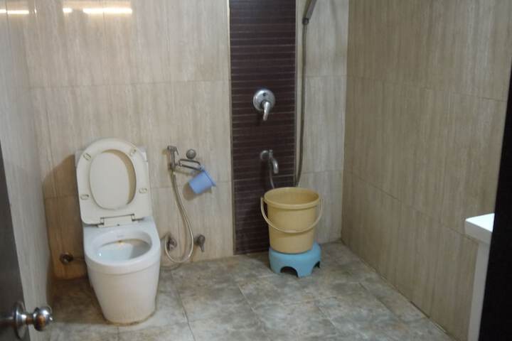 Room 17 of 33
