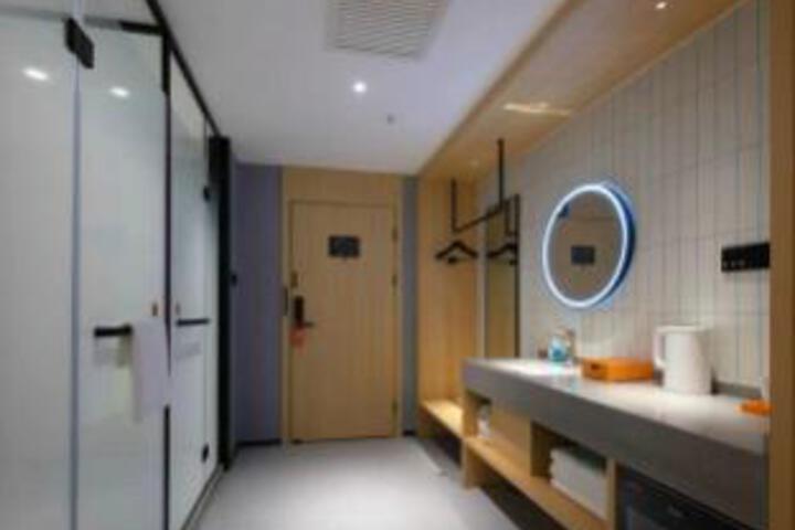 Le Ju Hotel (Hebi High speed Railway Station Wanda Plaza Branch)