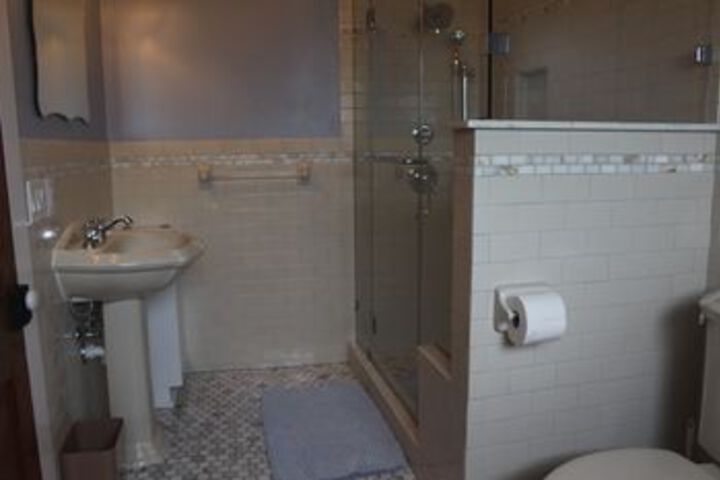 Room 16 of 165