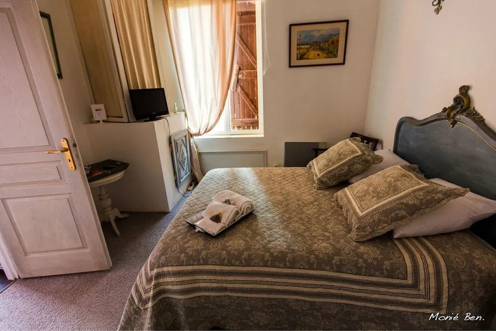 Room 5 of 17