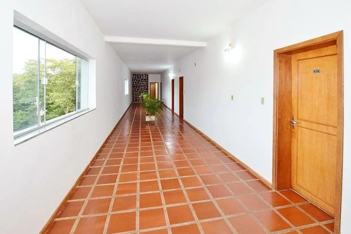 Room 6 of 8