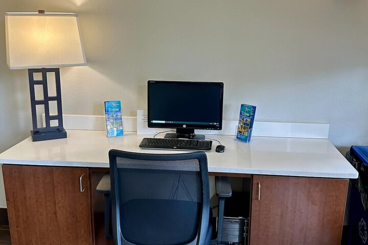 Business Center 40 of 44