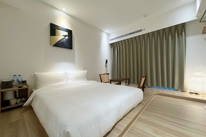Room 16 of 34
