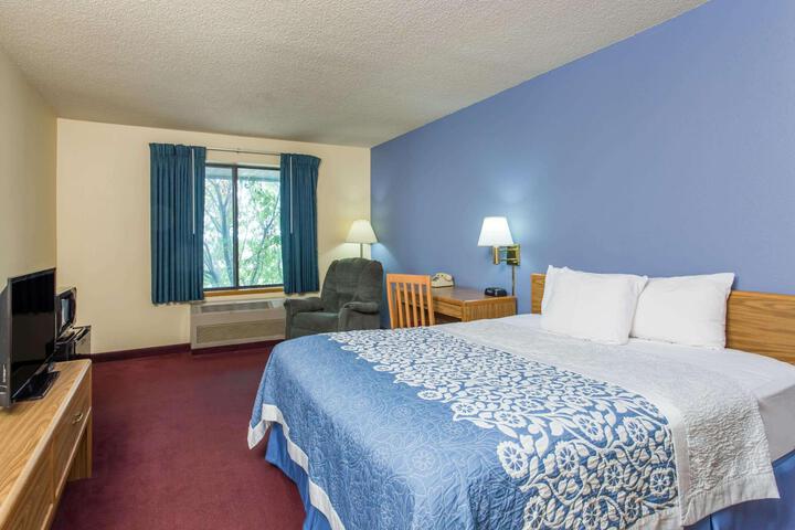 2 Queen Beds (1 of 4)