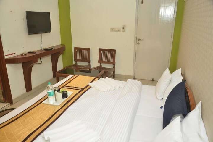 Room 13 of 29