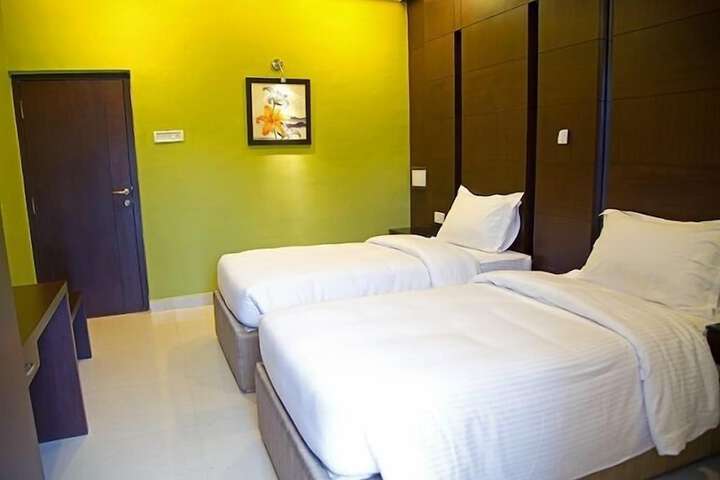 Room 4 of 13