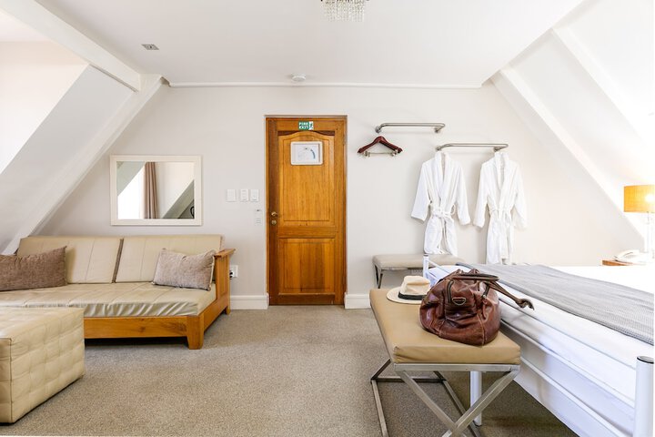 Room 5 of 155