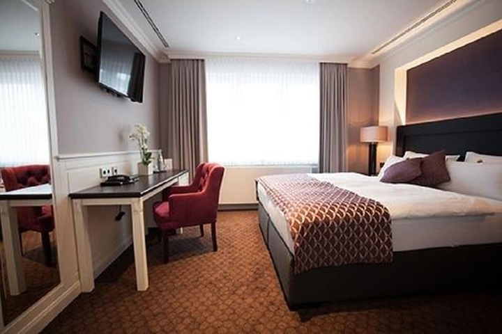 Room 2 of 16