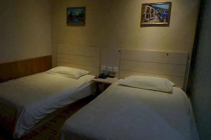 Room 4 of 10