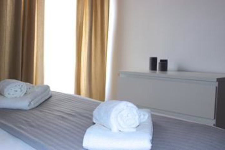 Room 8 of 18