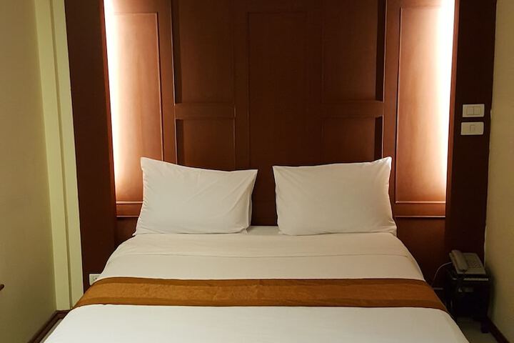 Room 12 of 83