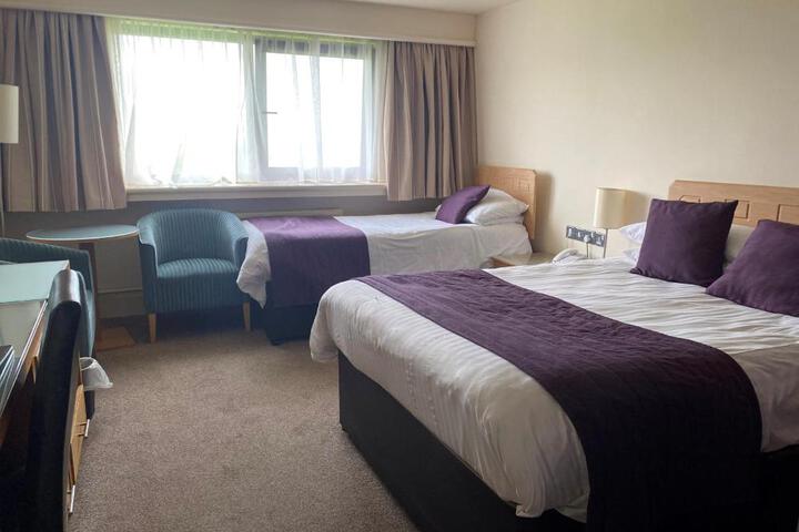 Hotel Suite Photo