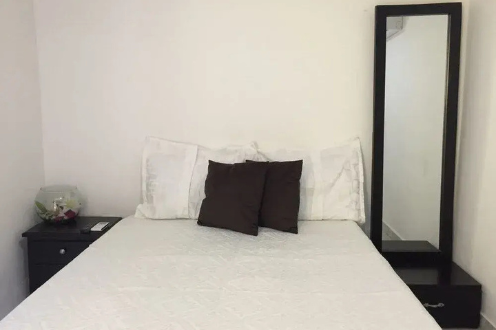 Room 6 of 12