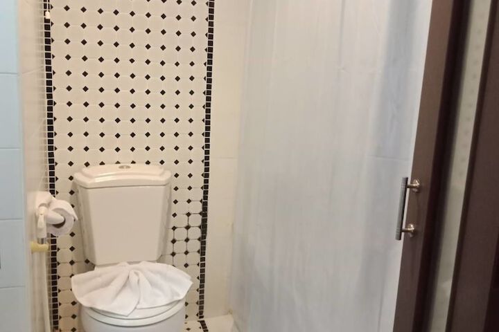 Room 12 of 17