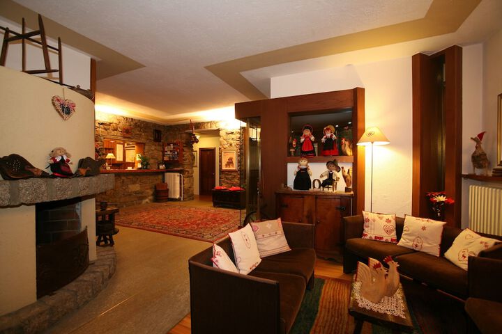 Hotel Interior 5 of 105