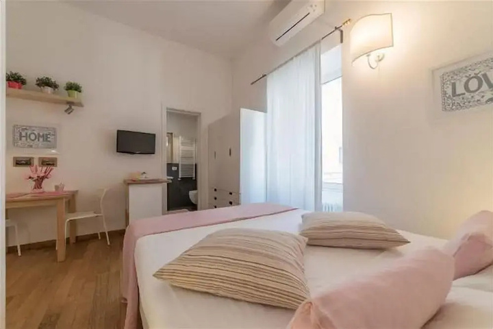 Room 4 of 15