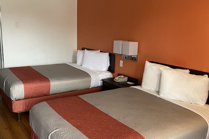 2 Double Beds (9 of 16)