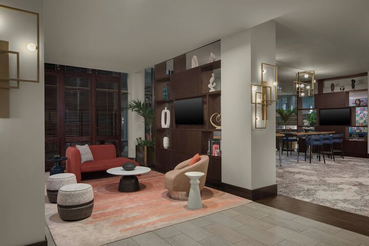 Lounge 34 of 50